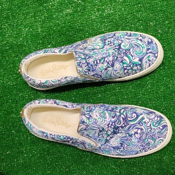 Lilly Pulitzer Shoes - Lilly Pulitzer Julie Sneakers flowers Animals Print Sz 9